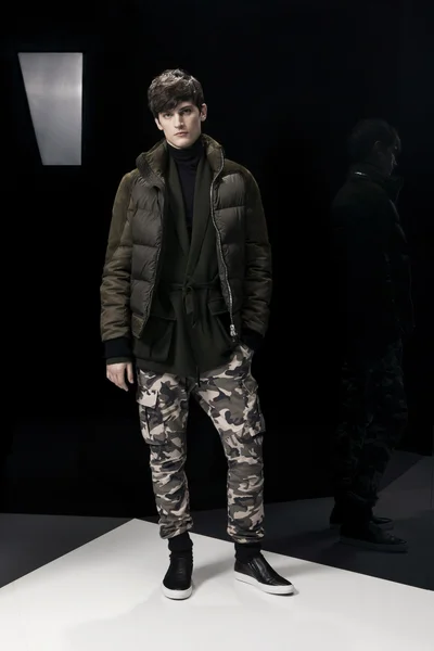 Look 32